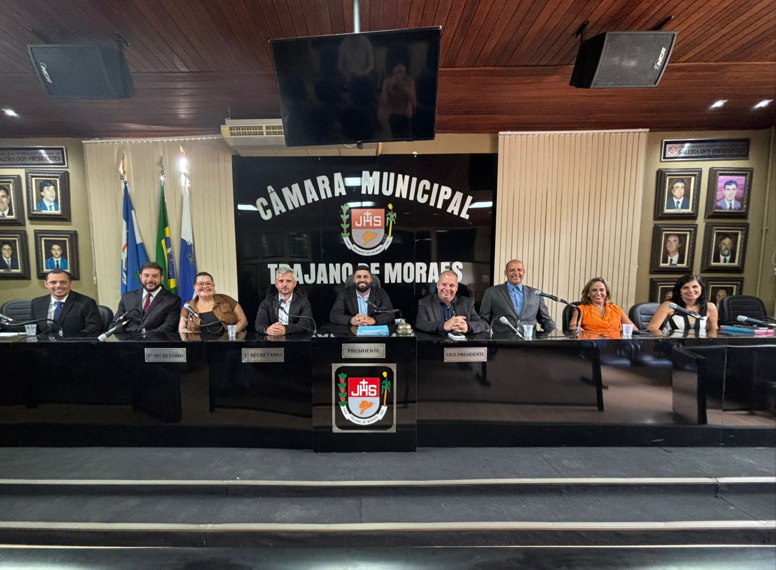 CÂMARA REALIZA SESSÃO EXTRAORDINÁRIA PARA APROVAÇÃO DE PROJETOS DE URGÊNCIA 